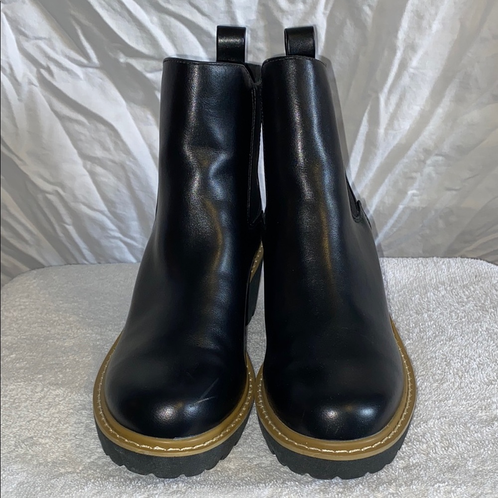 Dreampairs heeled slip-on boots. NWOT